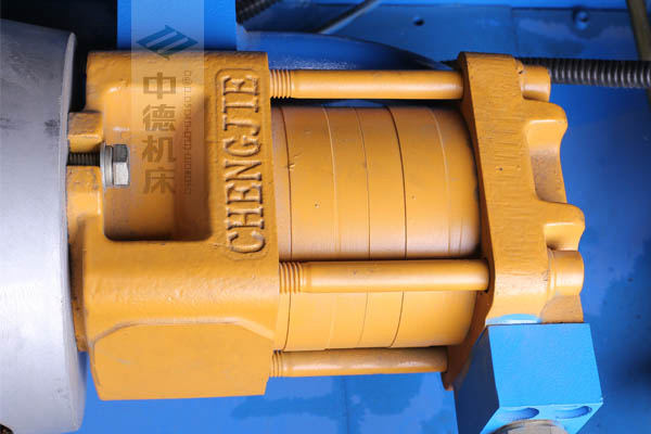 ZDPK-4015采用國內(nèi)一流品牌電機(jī)及油泵，動(dòng)力強(qiáng)勁，噪音低.jpg